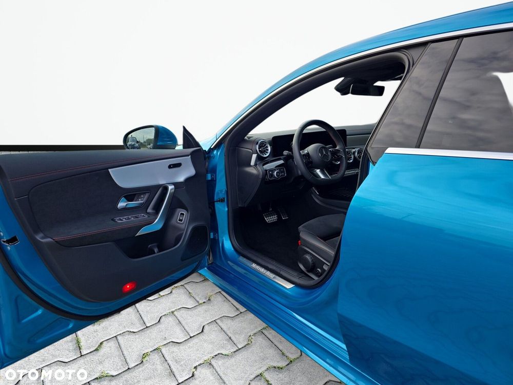 Mercedes-Benz CLA 200 AMG Line 7G-DCT - 11