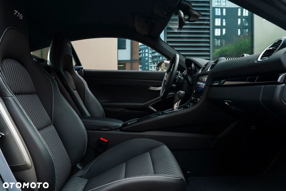 Porsche 718 Cayman GPF T PDK - 24