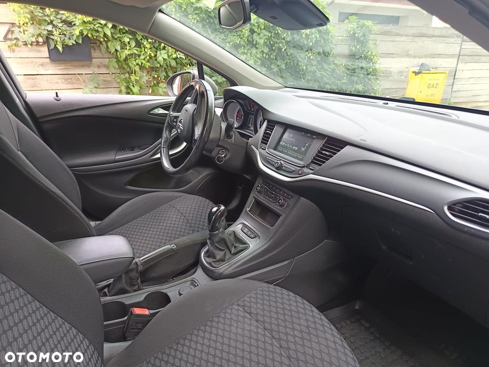 Opel Astra 1.2 T Elegance S&S - 10