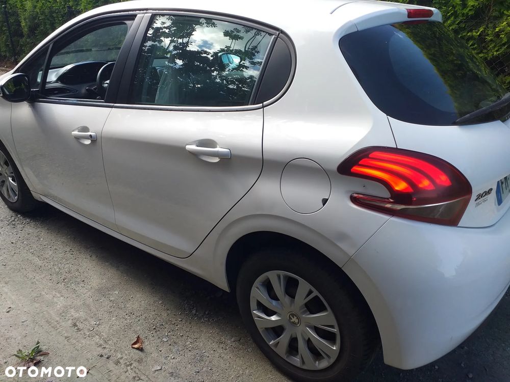 Peugeot 208 - 4