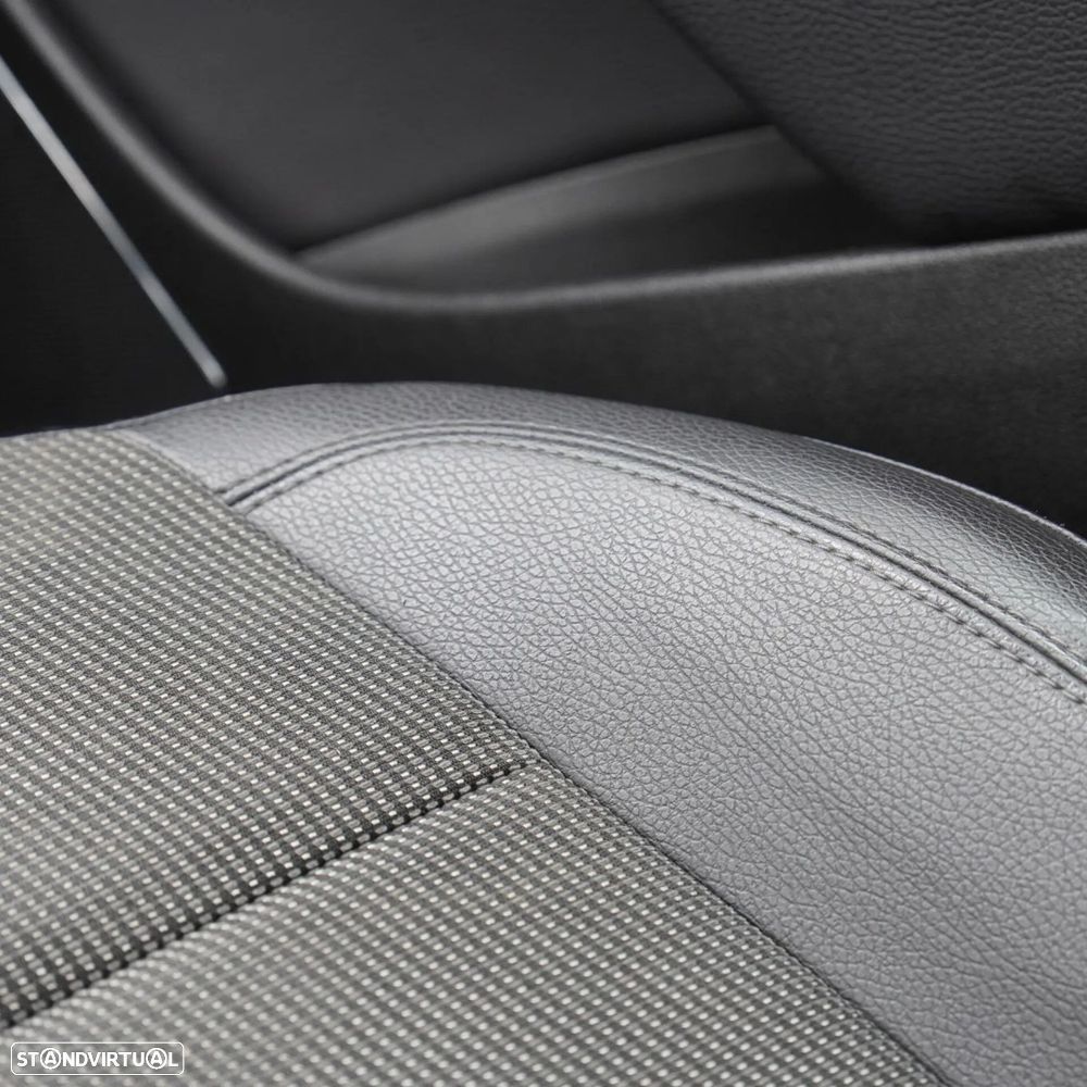 Opel Astra Caravan - 25