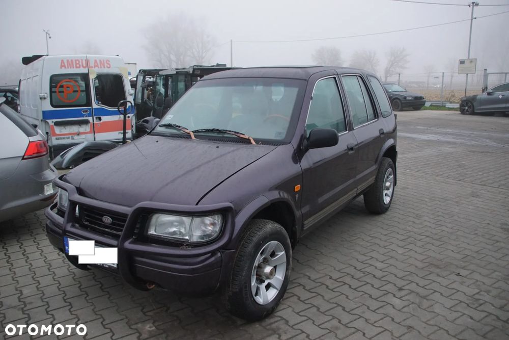 Auto na części - Kia Sportage I 2.0 DOHC 128 KM 4x4 1997R Silnik Skrzynia Drzwi Maska Klapa Drzwi Błotnik Zderzak Szyba Lusterko Klamka Lampa Deska Kokpit Sterownik Moduł Czujnik Licznik Panel - 1