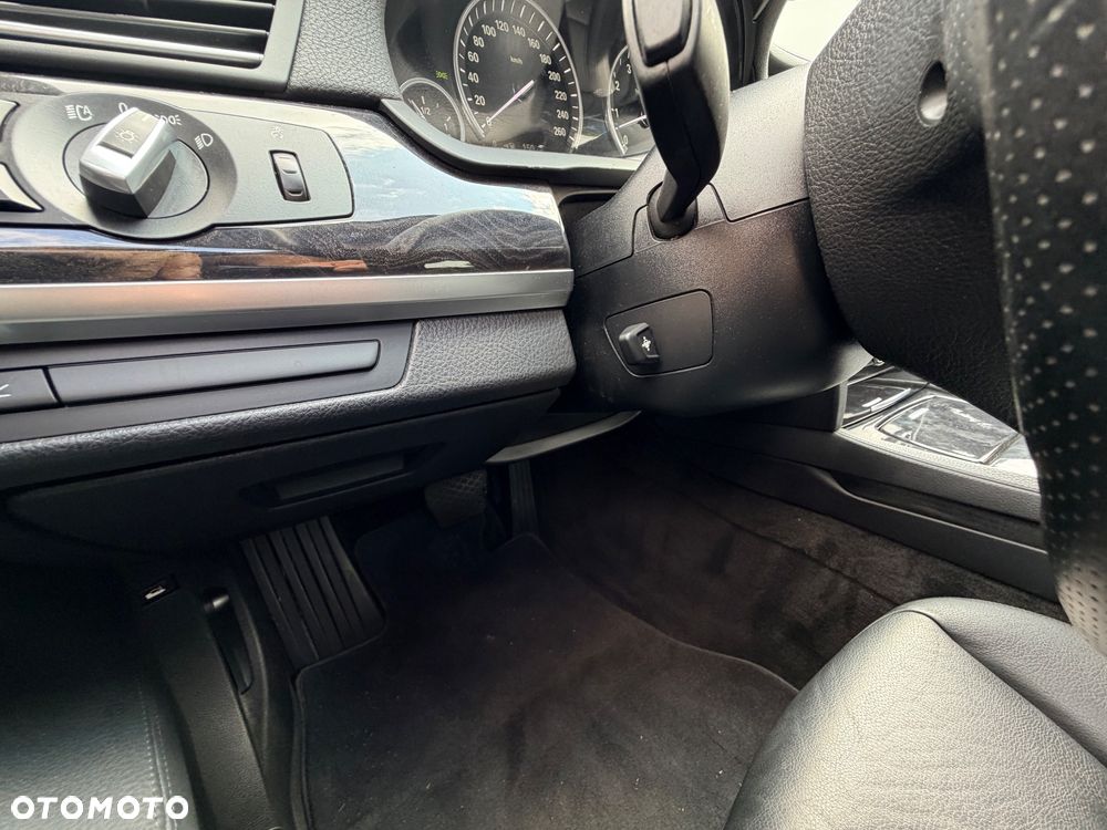 BMW Seria 7 750i - 13
