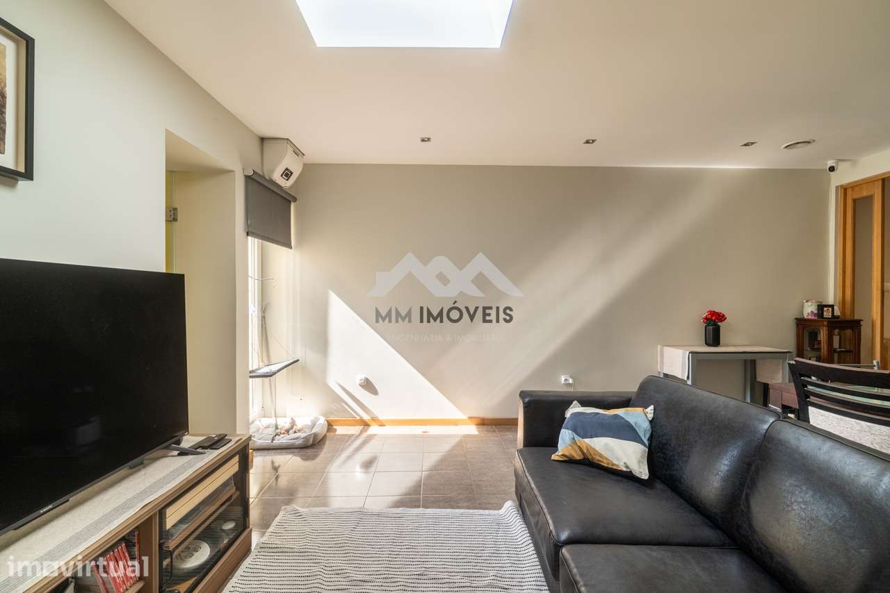 Moradia T2 | Renovada | Suite | Jardim | Excelente Exposição Solar - Grande imagem: 5/32