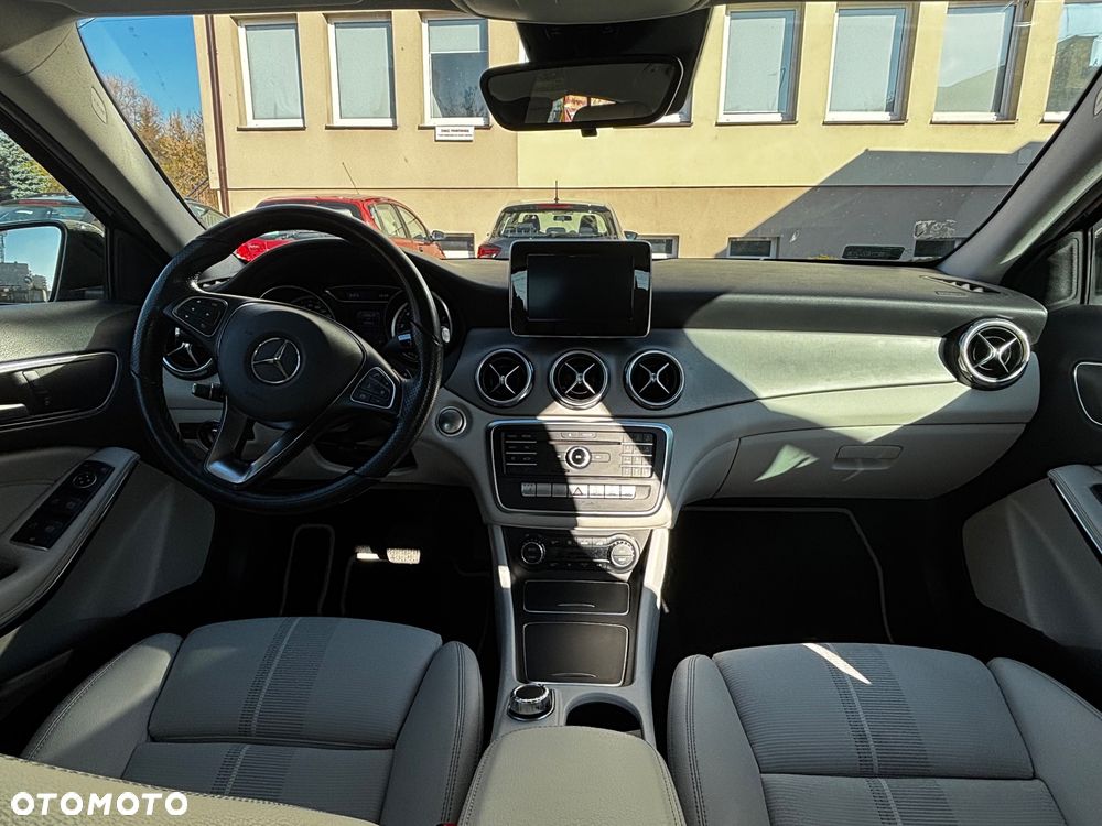 Mercedes-Benz GLA 200 7G-DCT - 7