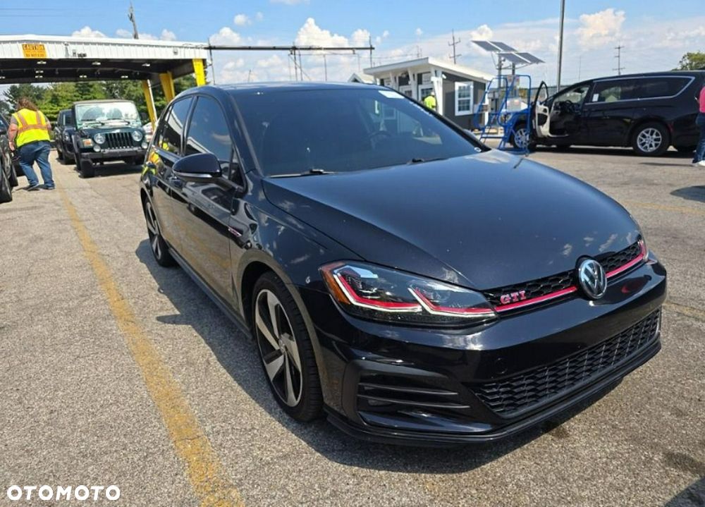 Volkswagen Golf - 2