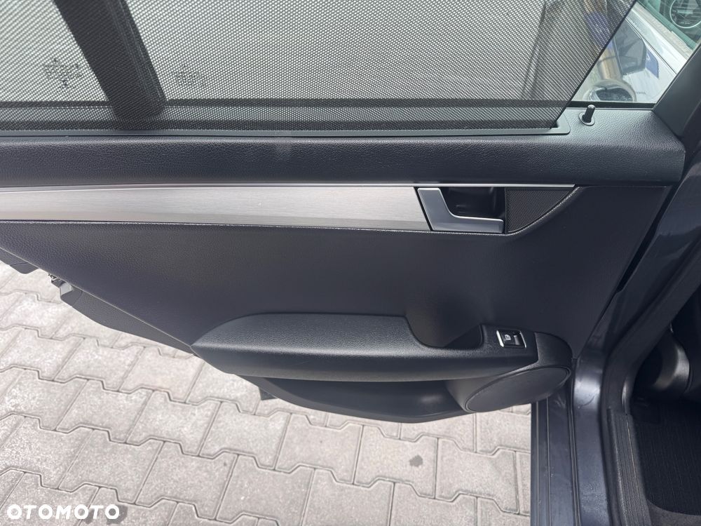 Mercedes-Benz Klasa C 200 CDI DPF (BlueEFFICIENCY) Elegance - 23
