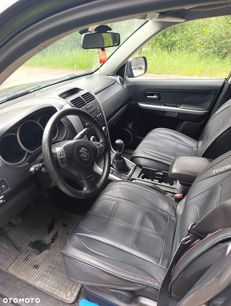 Suzuki Grand Vitara 2.0 - 7
