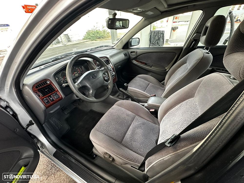 Toyota Avensis Sedan 1.6 Sol - 7
