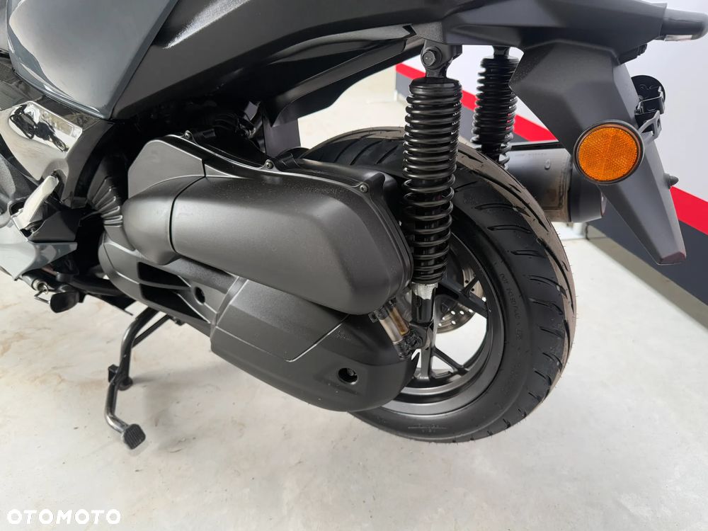 Yamaha X-max - 19