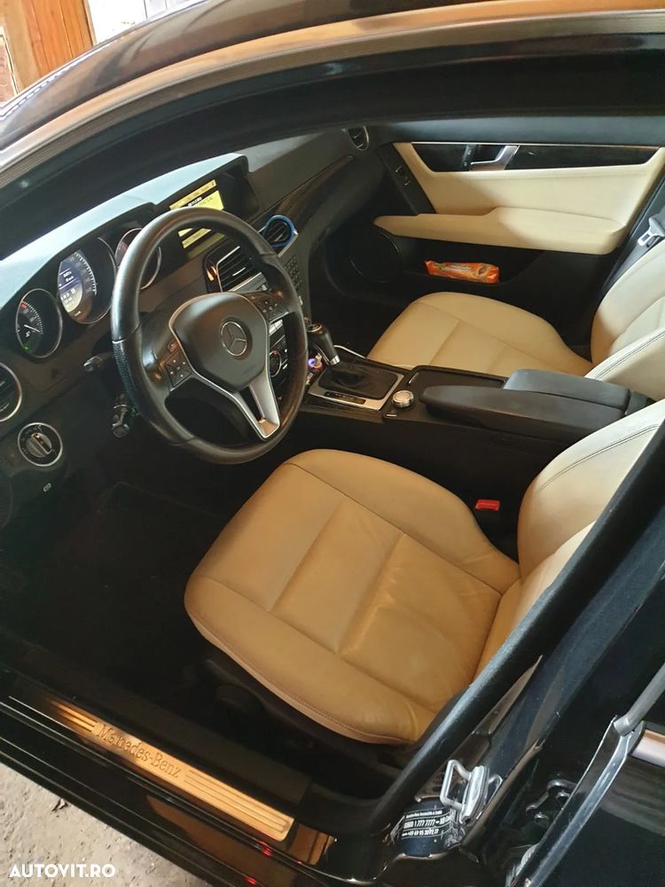 Mercedes-Benz C 250 CDI DPF 4Matic 7G-TRONIC BlueEFFICIENCY - 4