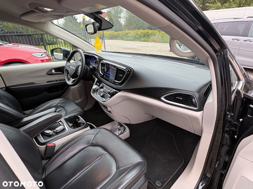 Chrysler Pacifica - 25