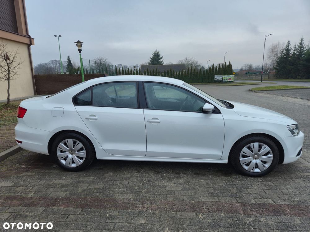 Volkswagen Jetta 1.6 TDI Blue Motion Technology Trendline - 3