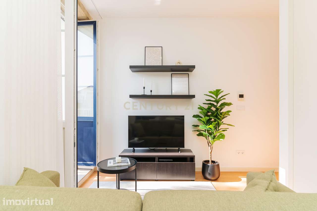 T0+1 com Jardim Privativo de 54 m² | Rua de Santa Catarina | Centro do - Grande imagem: 4/33