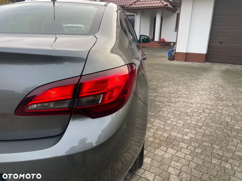 Opel Astra 1.6 Essentia EU6 - 12