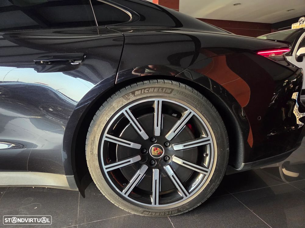 Porsche Taycan 4S bateria Performance Plus - 29