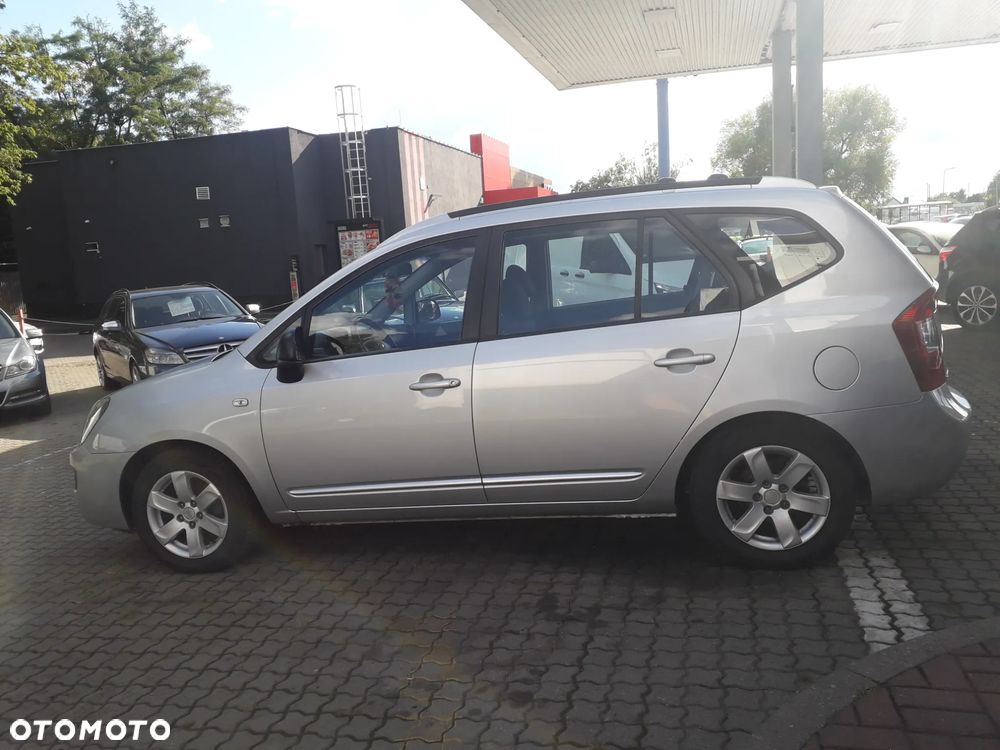 Kia Carens - 10