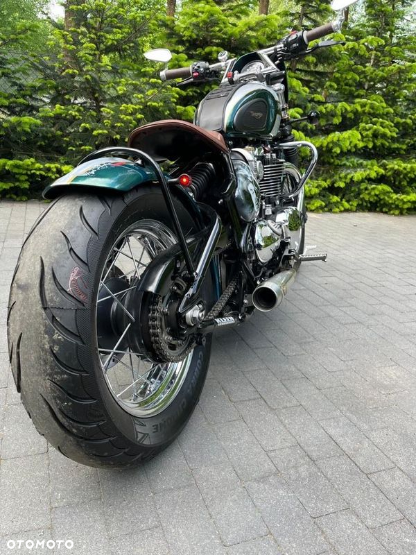 Triumph Bonneville Bobber - 3