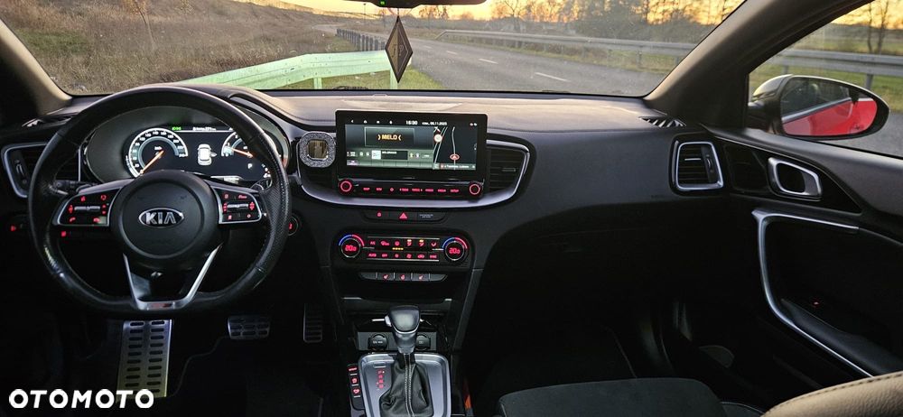 Kia ProCeed 1.4 T-GDI DCT7 OPF GT LINE - 24
