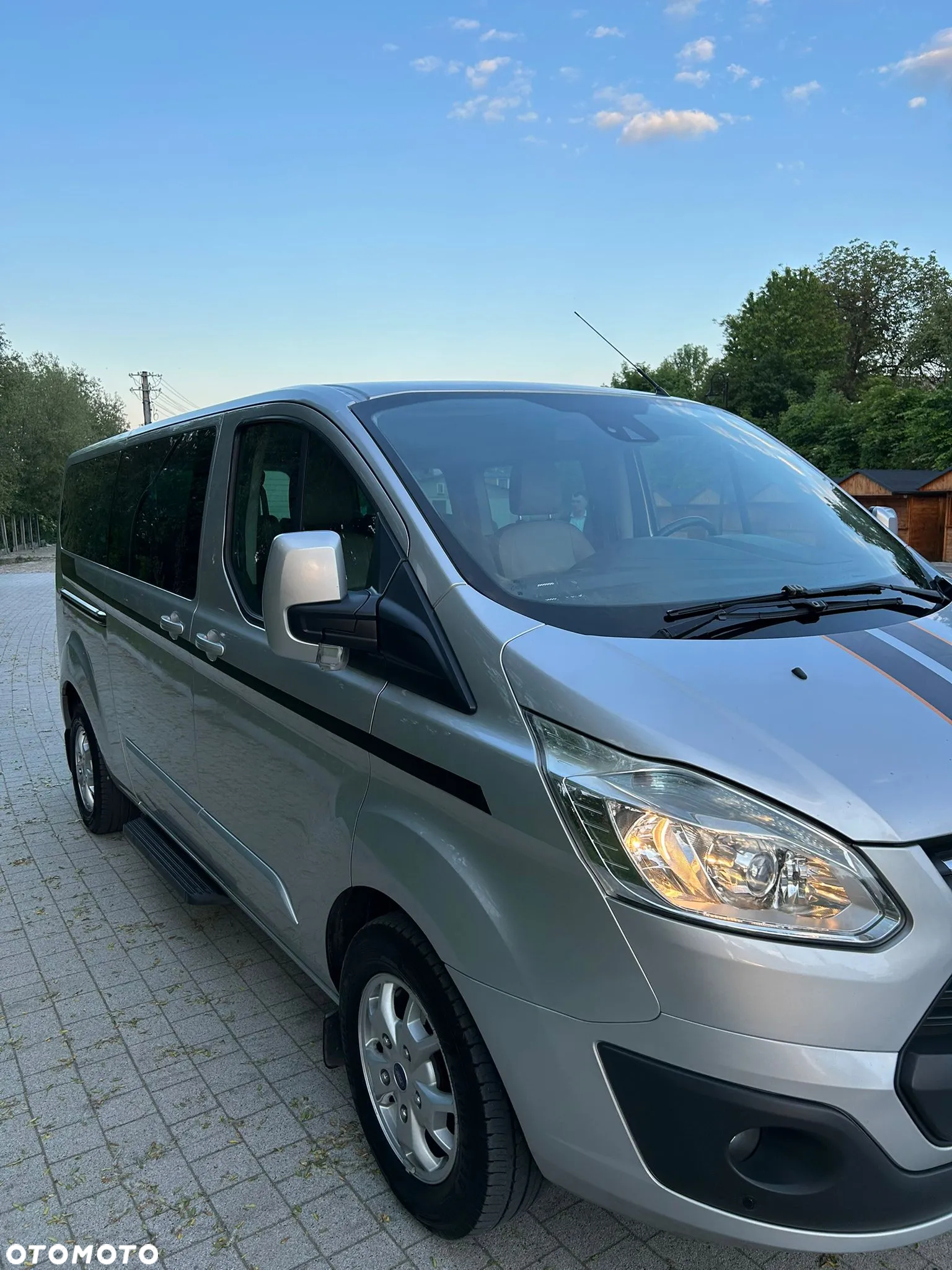 Ford Tourneo Custom - 13
