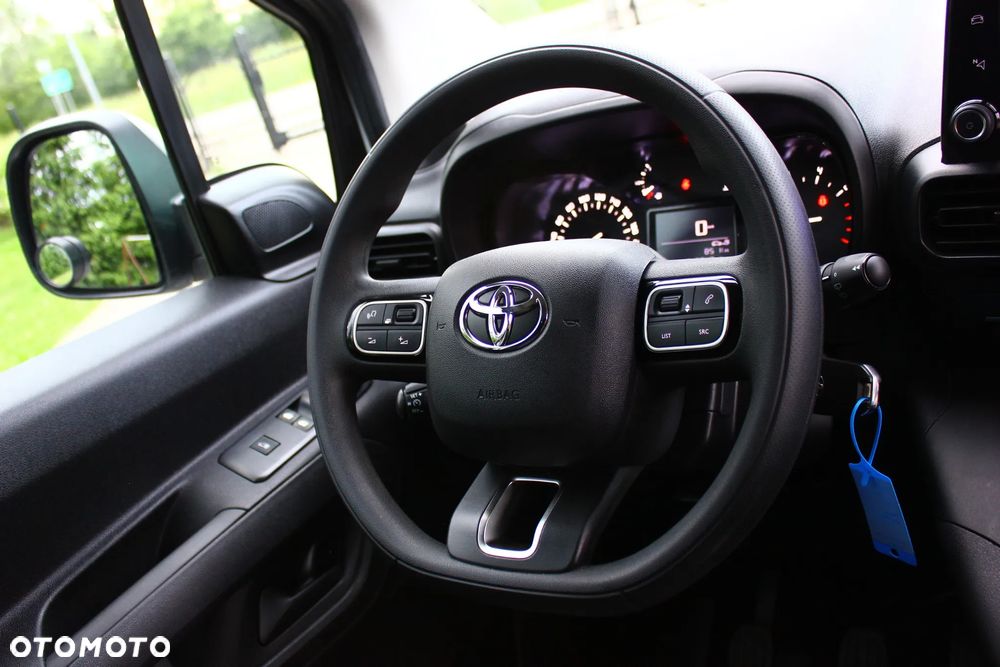 Toyota PROACE CITY BLASZAK 2 OSOBOWY 1.2 D-4T BENZYNA 110KM PEWNE AUTO FV23% - 33