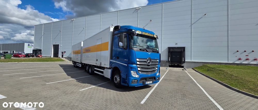 Mercedes-Benz Actros - 1