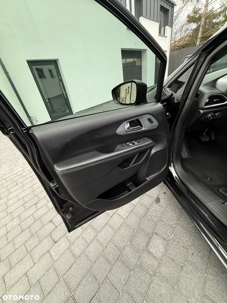 Chrysler Pacifica - 18