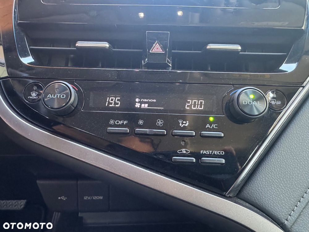 Toyota Camry 2.5 Hybrid Comfort CVT - 18