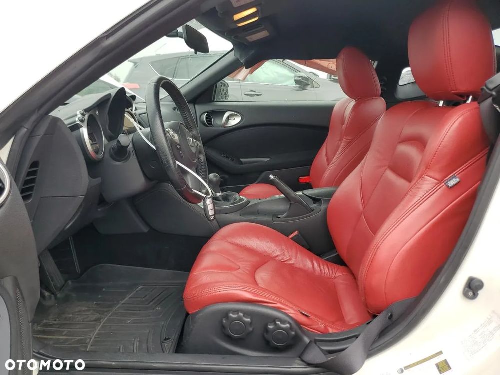 Nissan 370 Z - 7