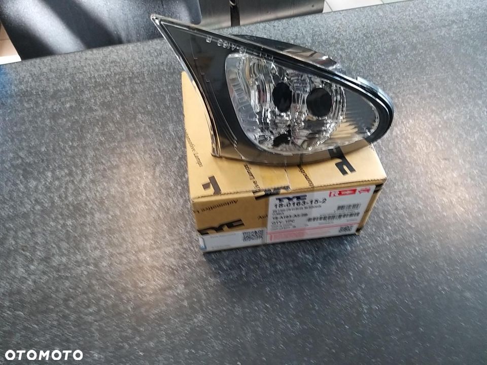 Lampa kierunkowskazu migacz  przód Prawy  przezroczysty, PY21W BMW 3 E46 06.01-09.06 - 1