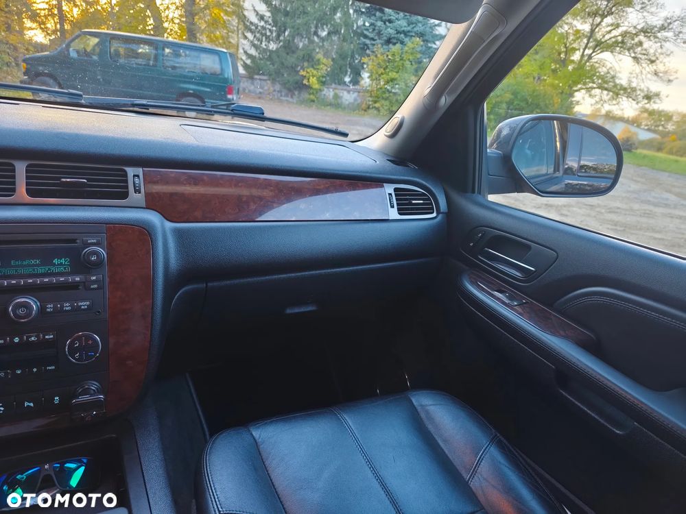 Chevrolet Tahoe - 21