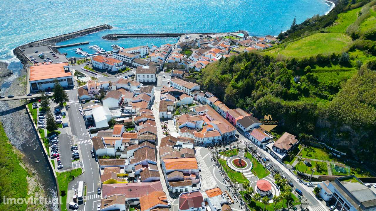 Moradia no Centro da Povoação com 2 Garagens - Grande imagem: 2/33