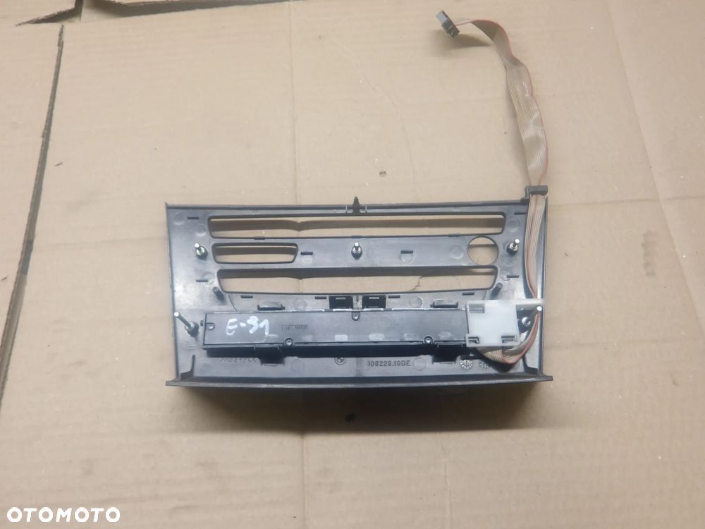 BMW E91 KOMBI 2.0D RAMKA OSŁONA PANEL ŚRODKOWY 10822910DE - 3