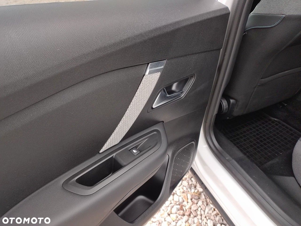 Citroën C4 1.2 PureTech Max S&S EAT8 - 19