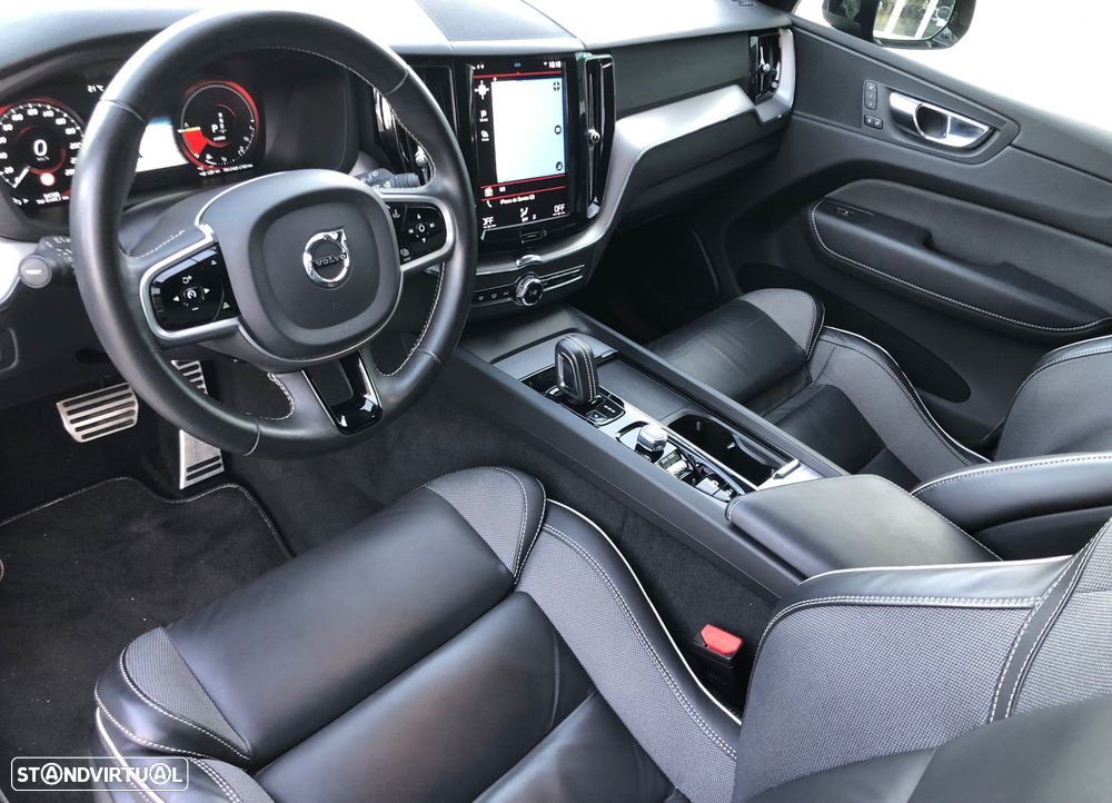 Volvo XC 60 2.0 T6 PHEV R-Design AWD - 28