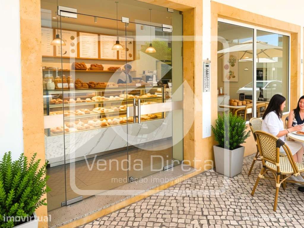 Espaço Comercial com Montras e 4 Lugares de Estacionamento em Carni... - Grande imagem: 2/21