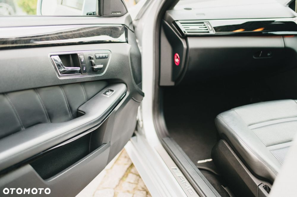 Mercedes-Benz Klasa E 63 AMG AMG Speedshift 7G-MCT - 35