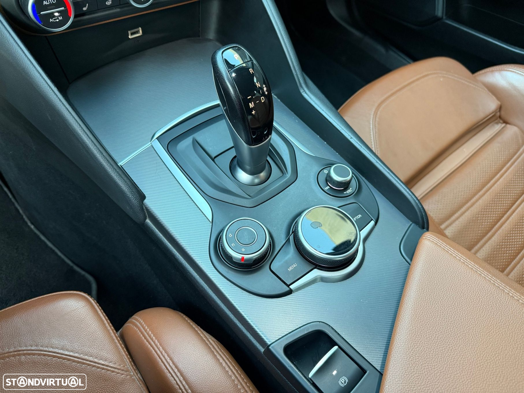 Alfa Romeo Giulia 2.0 Turbo 16V AT8-Q4 Veloce - 16
