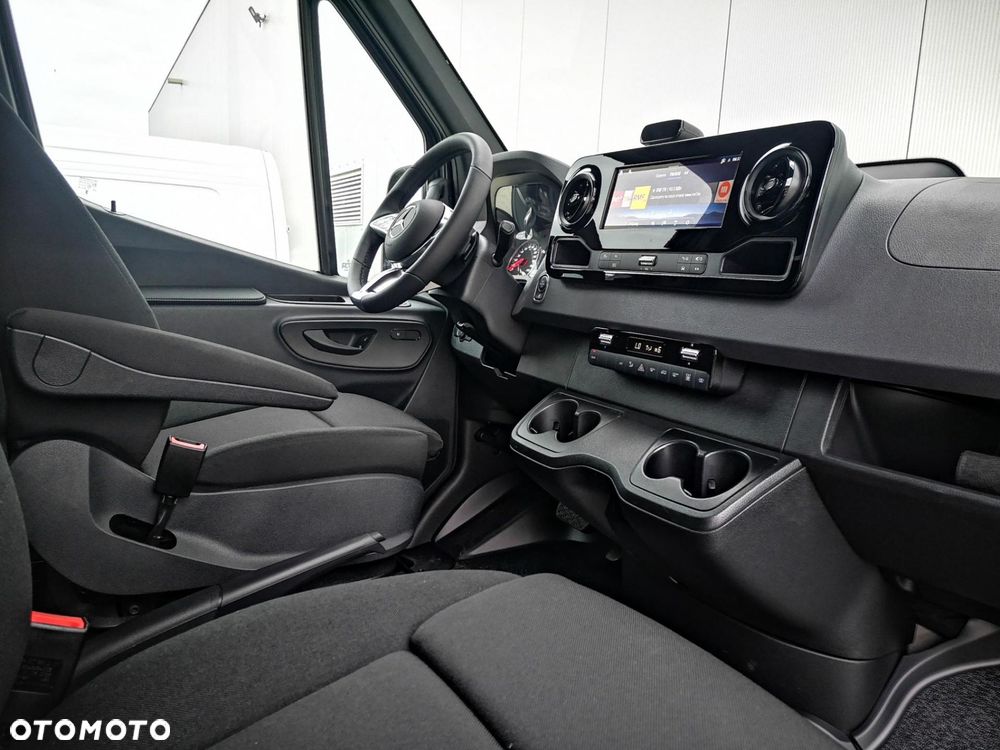 Mercedes-Benz Sprinter - 17