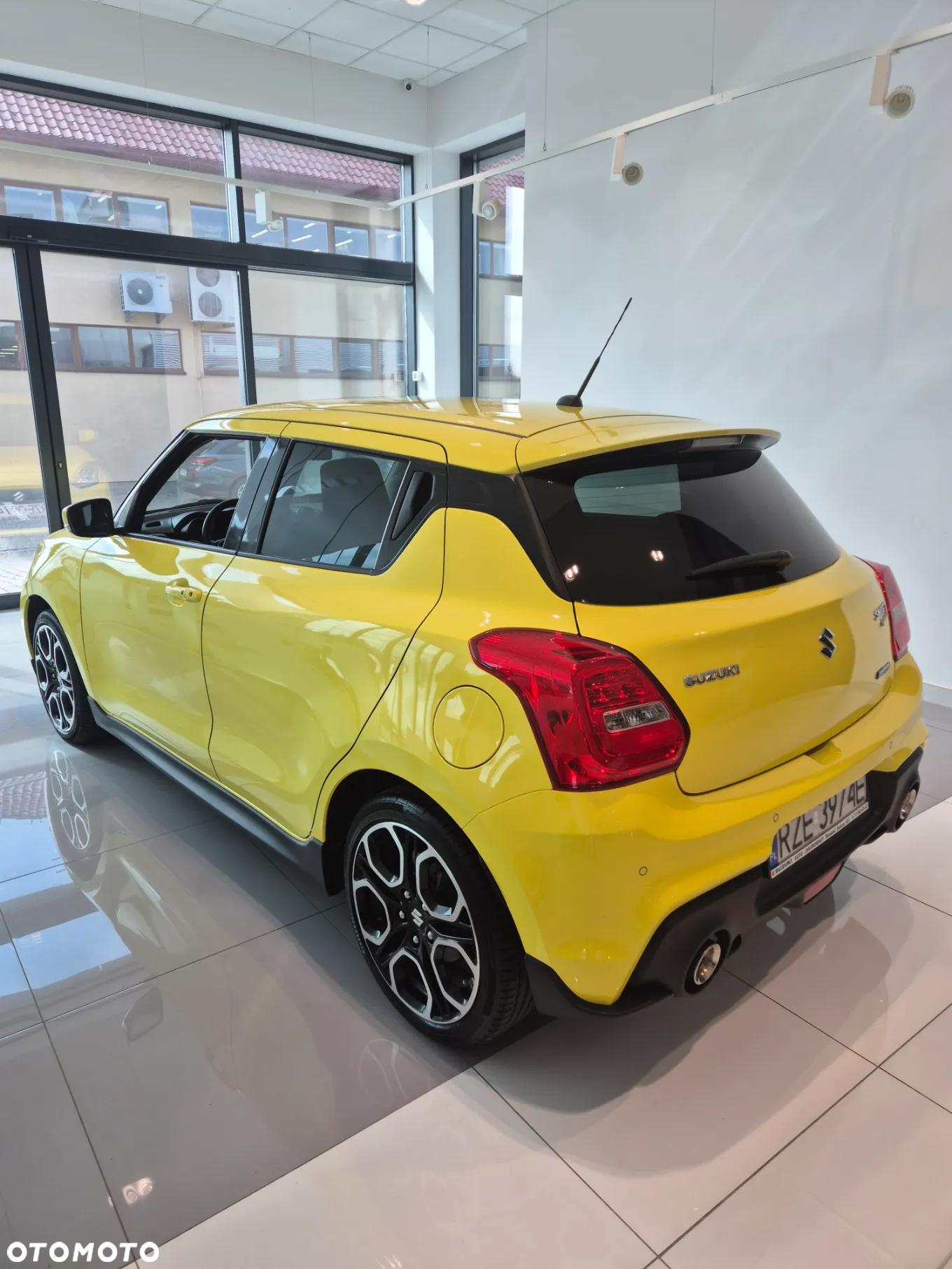 Suzuki Swift 1.4 SHVS Sport - 4