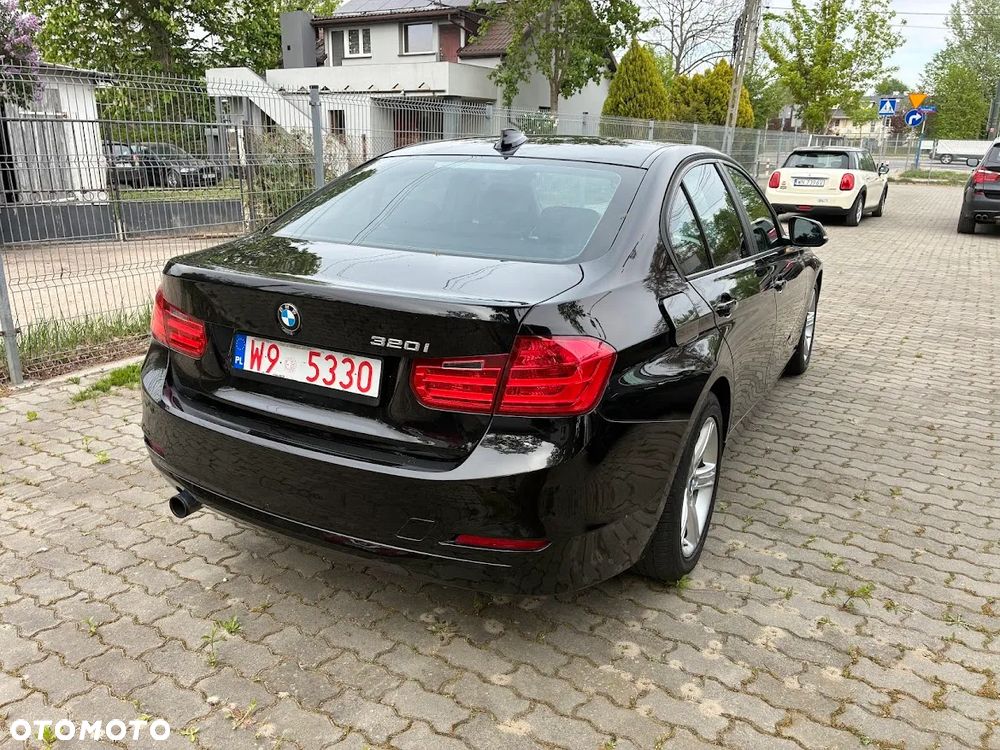 BMW Seria 3 320i - 4