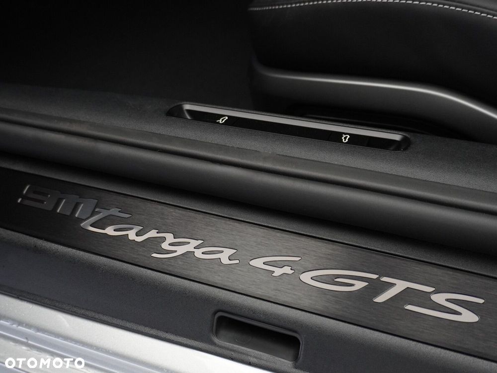 Porsche 911 Targa T-Hybrid 4 GTS - 24