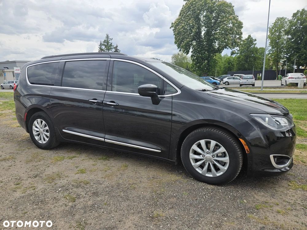 Chrysler Pacifica - 1