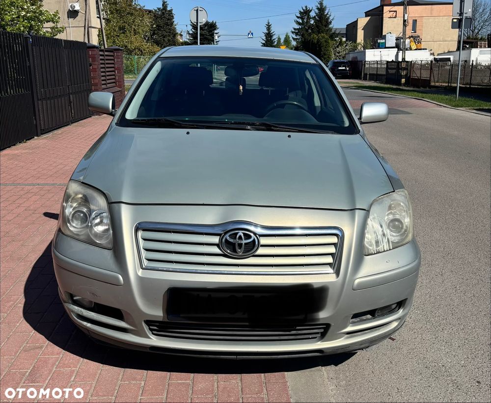 Toyota Avensis - 2