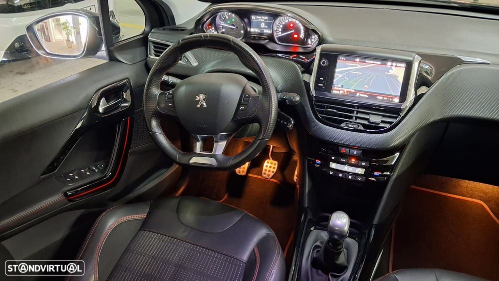 Peugeot 2008 1.6 BlueHDi GT Line - 12