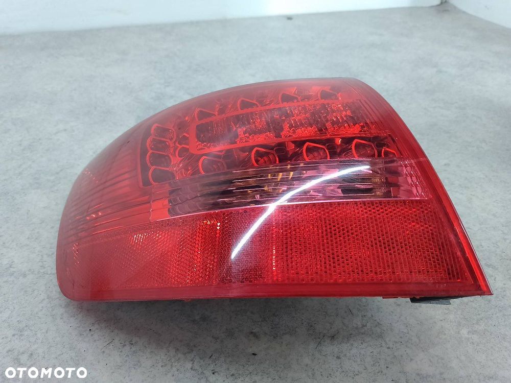 LAMPA TYLNA LEWA AUDI A6 C6 043329 89317039  VALEO KOMBI - 3