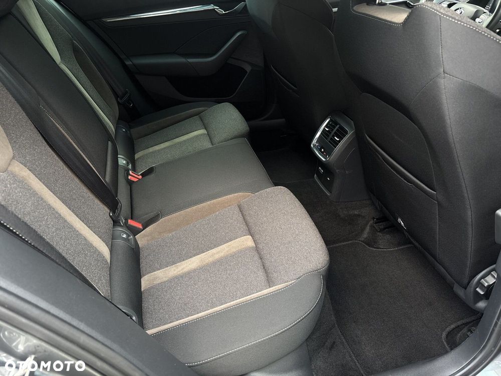 Skoda Octavia 2.0 TDI 4x4 Scout DSG - 11