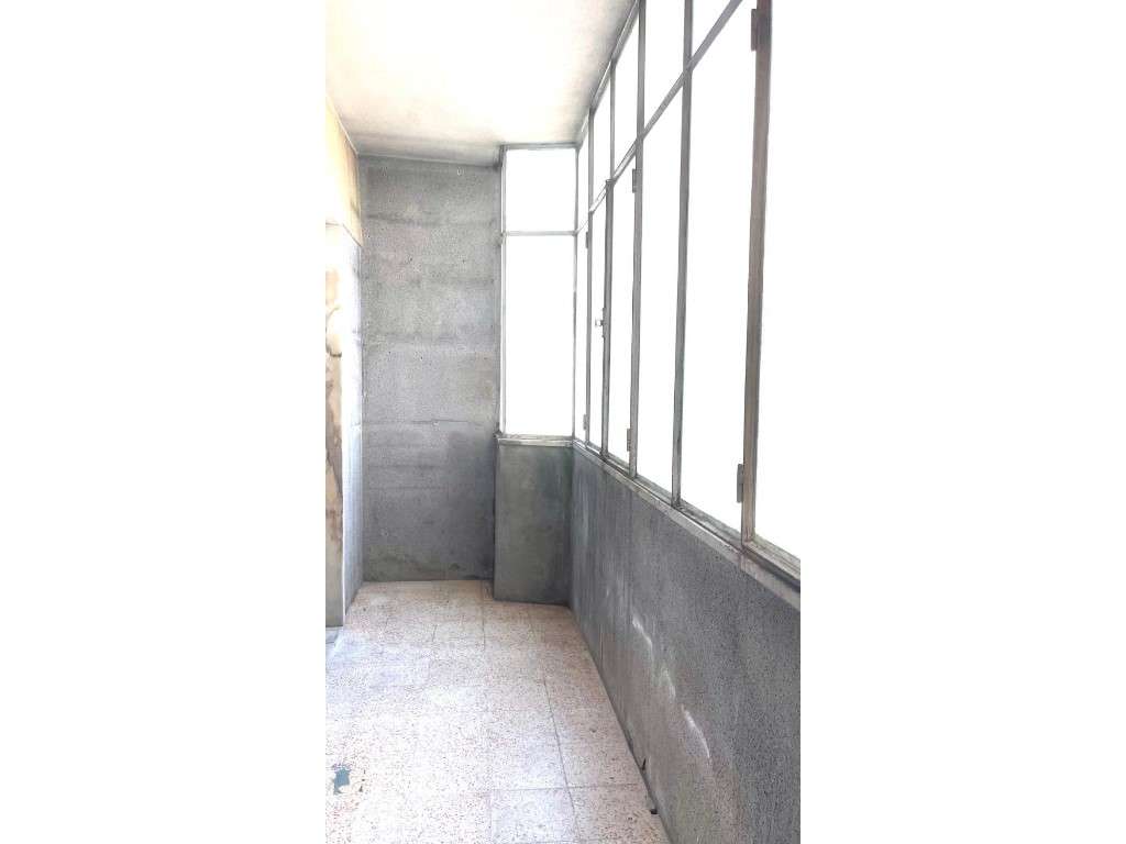 Apartamento T2 para Remodelação Total no Seixal com Logradouro - Grande imagem: 4/9