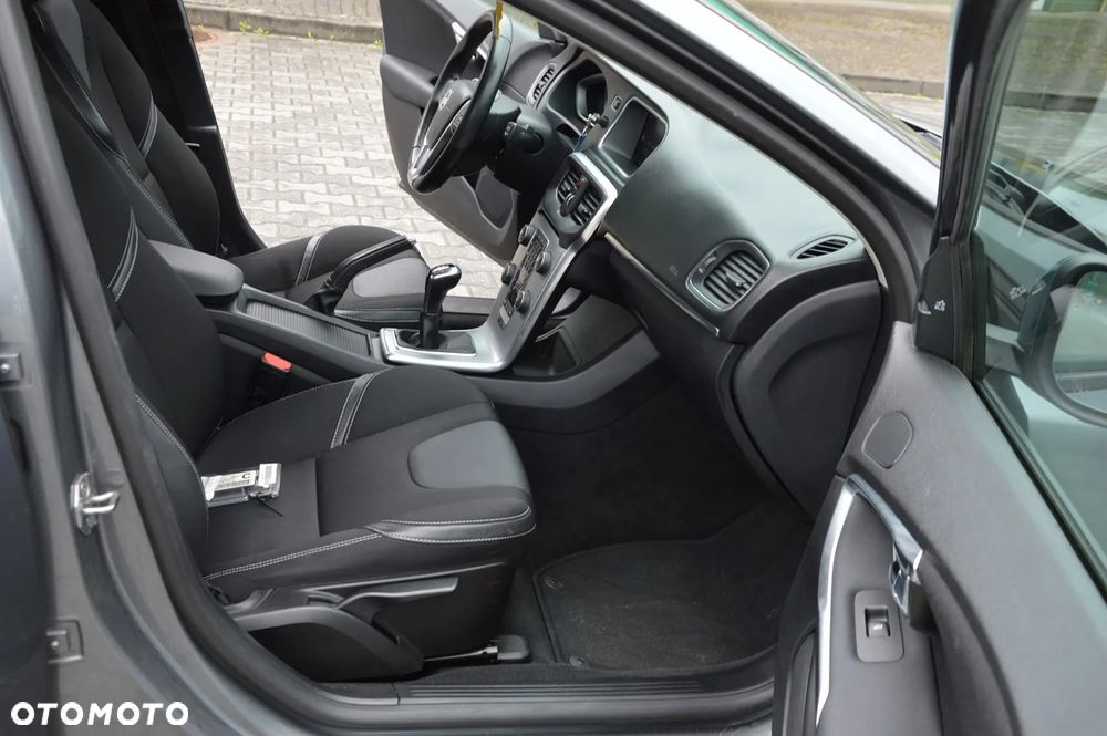 Volvo V40 D2 Momentum - 25