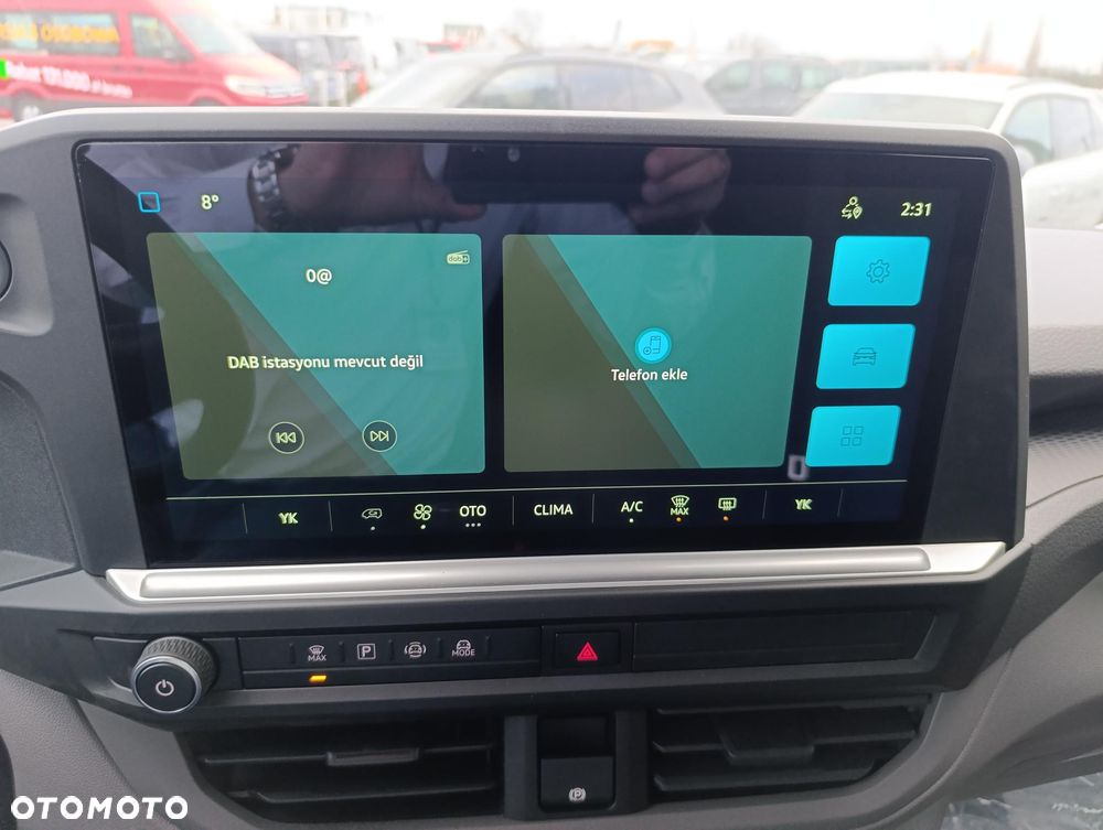 Volkswagen Caravelle - 10